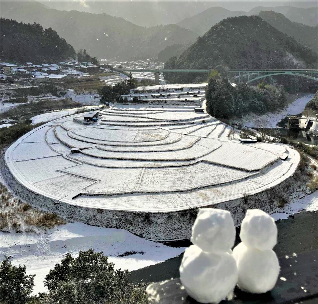 雪が積もったあらぎ島