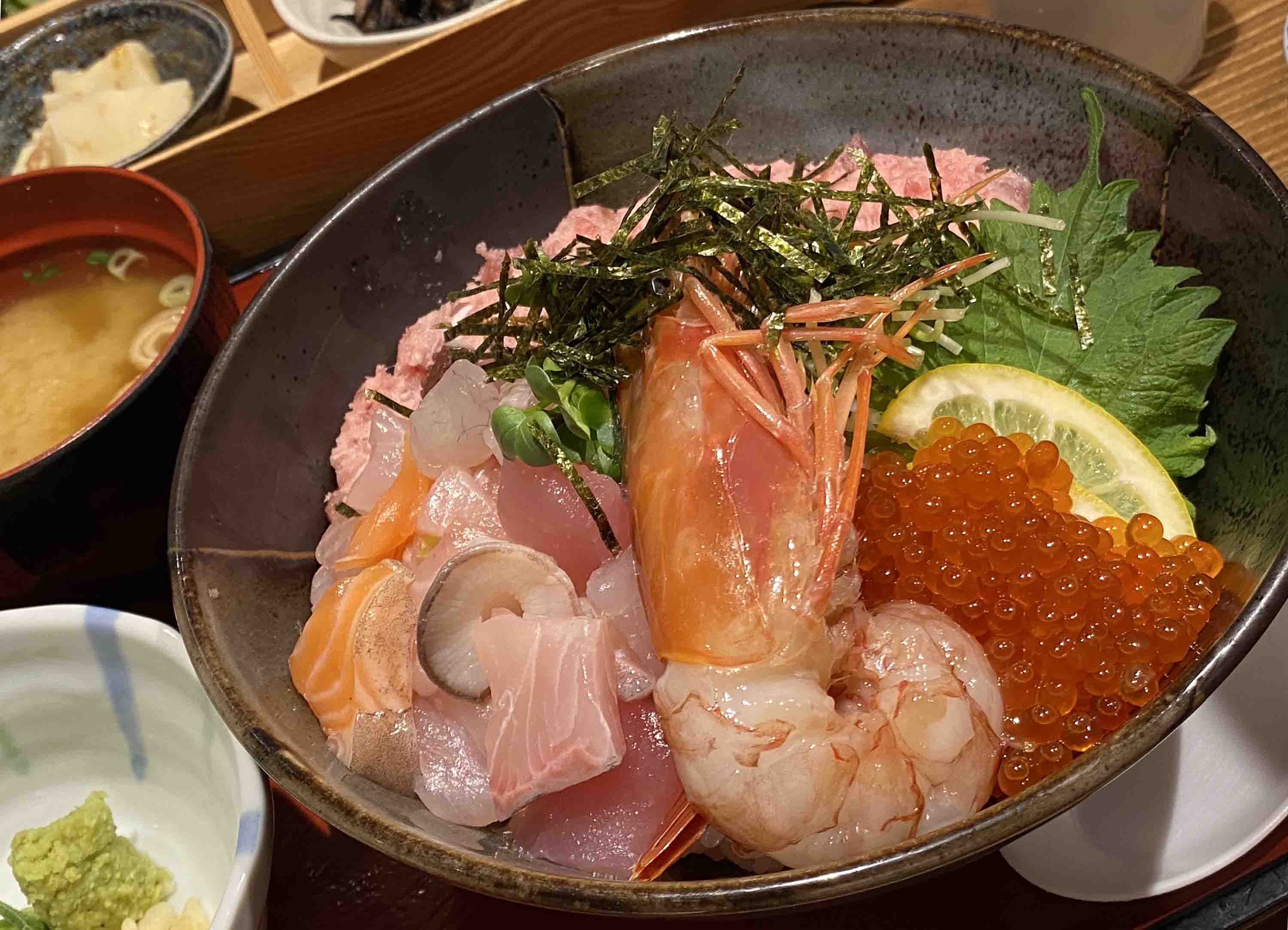 つなや海鮮丼