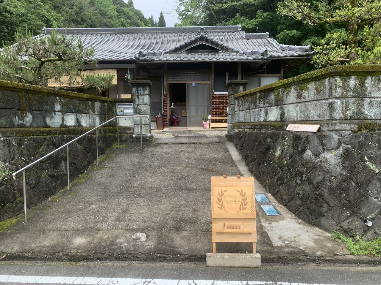 Sarusuberi コーヒーとベーグルのおみせ